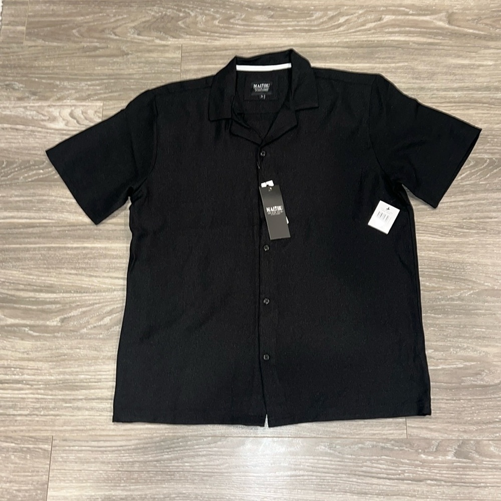 Malibu Beach Club button down shirt. Size L. NWT